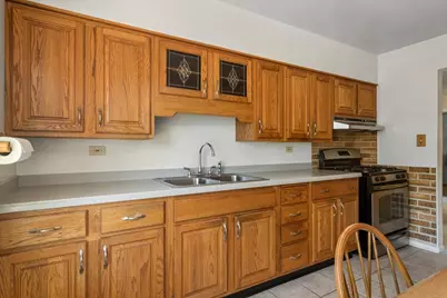 160 Wisconsin Drive, Des Plaines, IL 60016 - Photo 6