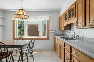160 Wisconsin Dr, Des Plaines, IL 60016 - Photo 4