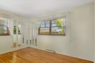 160 Wisconsin Dr, Des Plaines, IL 60016 - Photo 8