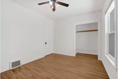 2419 W Berenice Avenue, Chicago, IL 60618 - Photo 12