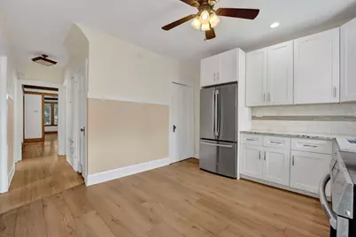 2419 W Berenice Avenue, Chicago, IL 60618 - Photo 16