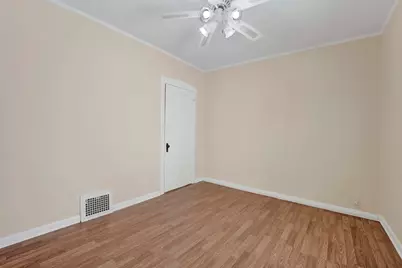 2419 W Berenice Avenue, Chicago, IL 60618 - Photo 10
