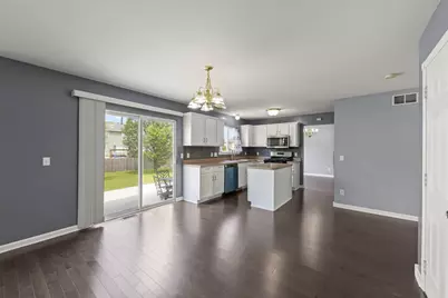 905 Churchill Drive, Plano, IL 60545 - Photo 6