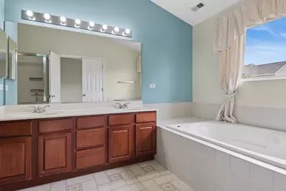 6084 Russell Drive, Hoffman Estates, IL 60192 - Photo 18