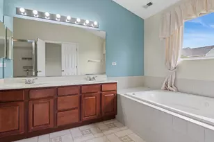 6084 Russell Dr, Hoffman Estates, IL 60192 - Photo 18