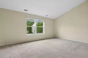 6084 Russell Dr, Hoffman Estates, IL 60192 - Photo 14
