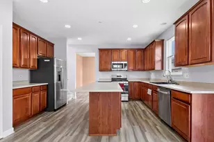 6084 Russell Dr, Hoffman Estates, IL 60192 - Photo 10