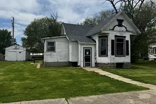 10 N 3rd St, Chatsworth, IL 60921 - Photo 2