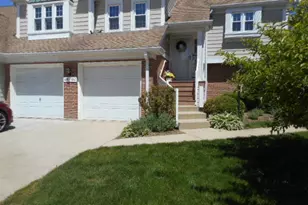 1017 Brentwood Cir, Buffalo Grove, IL 60089 - Photo 1