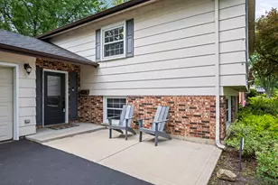 2518 N Ridge Ave, Arlington Heights, IL 60004 - Photo 2