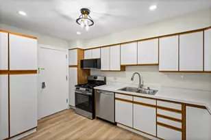 10381 Dearlove Rd, Glenview, IL 60025 - Photo 8