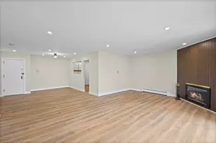 10381 Dearlove Rd, Glenview, IL 60025 - Photo 4