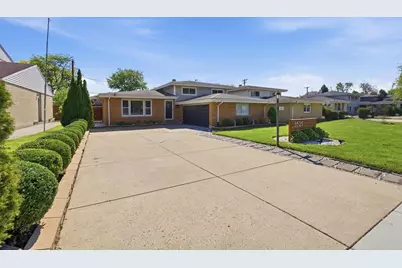 8525 Blue Ridge Avenue, Hickory Hills, IL 60457 - Photo 2