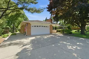 20W545 Moreland Ave, Addison, IL 60101 - Photo 2