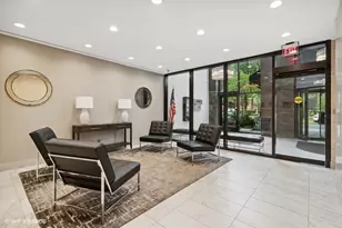525 W Hawthorne Pl, Chicago, IL 60657 - Photo 28