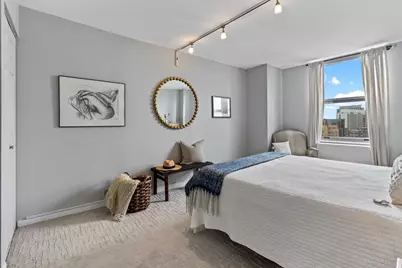 525 W Hawthorne Place #2407, Chicago, IL 60657 - Photo 18