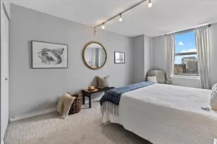 525 W Hawthorne Pl, Chicago, IL 60657 - Photo 18