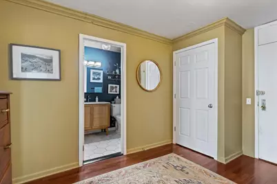 525 W Hawthorne Place #2407, Chicago, IL 60657 - Photo 4