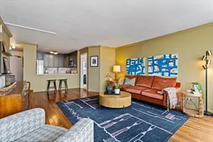 525 W Hawthorne Pl, Chicago, IL 60657 - Photo 14