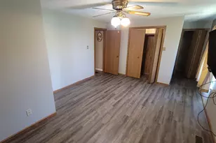 2705 S Broadway Ave, Salem, IL 62881 - Photo 32