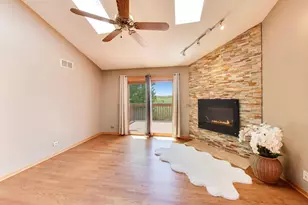 934 Viewpoint Dr, Lake in the Hills, IL 60156 - Photo 6