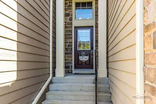 234 Belmont Dr, Lincolnshire, IL 60069 - Photo 2