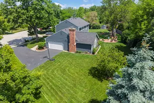 1525 Almond Ct, Downers Grove, IL 60515 - Photo 2