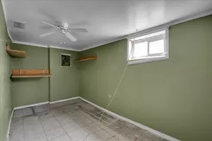 8906 S Mackinaw St, Chicago, IL 60617 - Photo 14