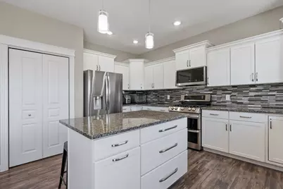 4305 Happiness Lane, Bettendorf, IA 52722 - Photo 4