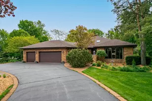 34 Carlisle Rd, Hawthorn Woods, IL 60047 - Photo 1