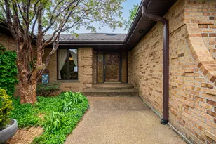 34 Carlisle Rd, Hawthorn Woods, IL 60047 - Photo 2