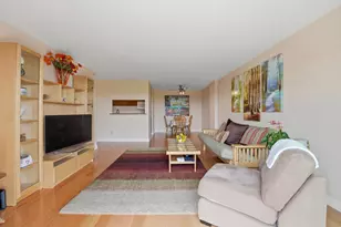 1800 Huntington Blvd, Hoffman Estates, IL 60169 - Photo 6