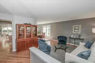 818 Indigo Ct, Lake Zurich, IL 60047 - Photo 4