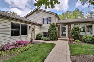 818 Indigo Ct, Lake Zurich, IL 60047 - Photo 2
