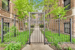 1106 W Montana St, Chicago, IL 60614 - Photo 2