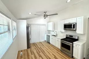 1008 Adams Ct, Carpentersville, IL 60110 - Photo 2