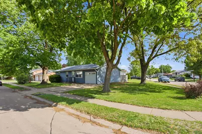 2010 W 63rd Street, Davenport, IA 52806 - Photo 2