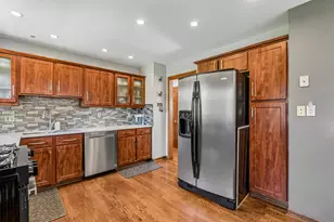 774 Polynesian Dr, Des Plaines, IL 60016 - Photo 10