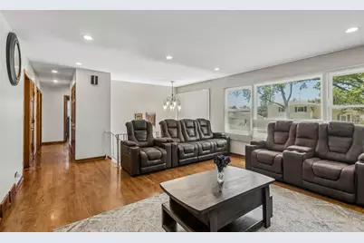 774 Polynesian Drive, Des Plaines, IL 60016 - Photo 4