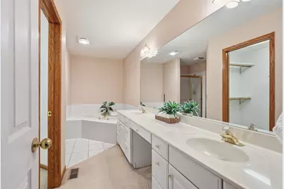 3000 E 32nd Street #11, Davenport, IA 52807 - Photo 20