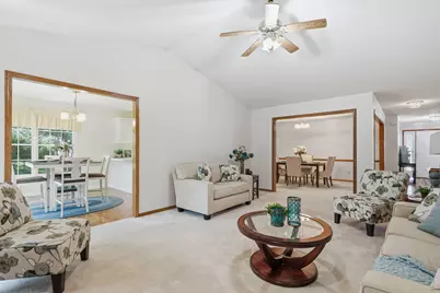 3000 E 32nd Street #11, Davenport, IA 52807 - Photo 8