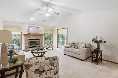 3000 E 32nd Street #11, Davenport, IA 52807 - Photo 6