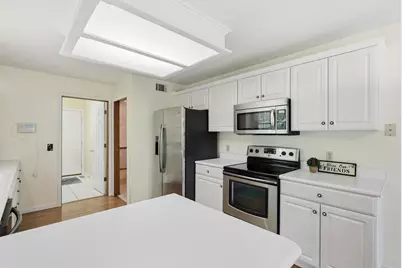 3000 E 32nd Street #11, Davenport, IA 52807 - Photo 10