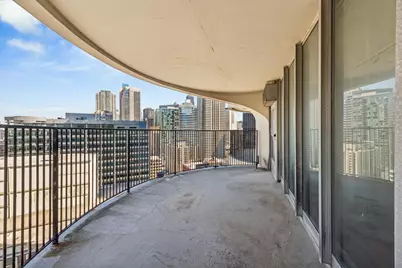 300 N State Street #2527, Chicago, IL 60654 - Photo 12