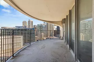 300 N State St, Chicago, IL 60654 - Photo 12