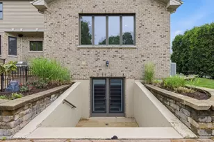 1018 S Ahrens Ave, Lombard, IL 60148 - Photo 60