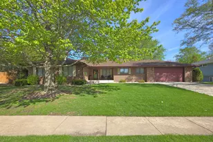 204 Carriage Dr, Morris, IL 60450 - Photo 1
