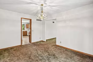 204 Carriage Dr, Morris, IL 60450 - Photo 10