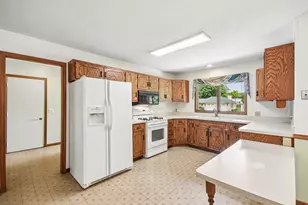 204 Carriage Dr, Morris, IL 60450 - Photo 12