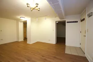 626 W Wellington Ave, Chicago, IL 60657 - Photo 10